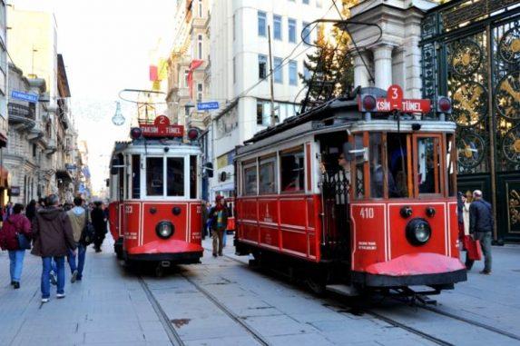 Beyoğlu Eski Hareketli Günlerine Geri Dönüyor